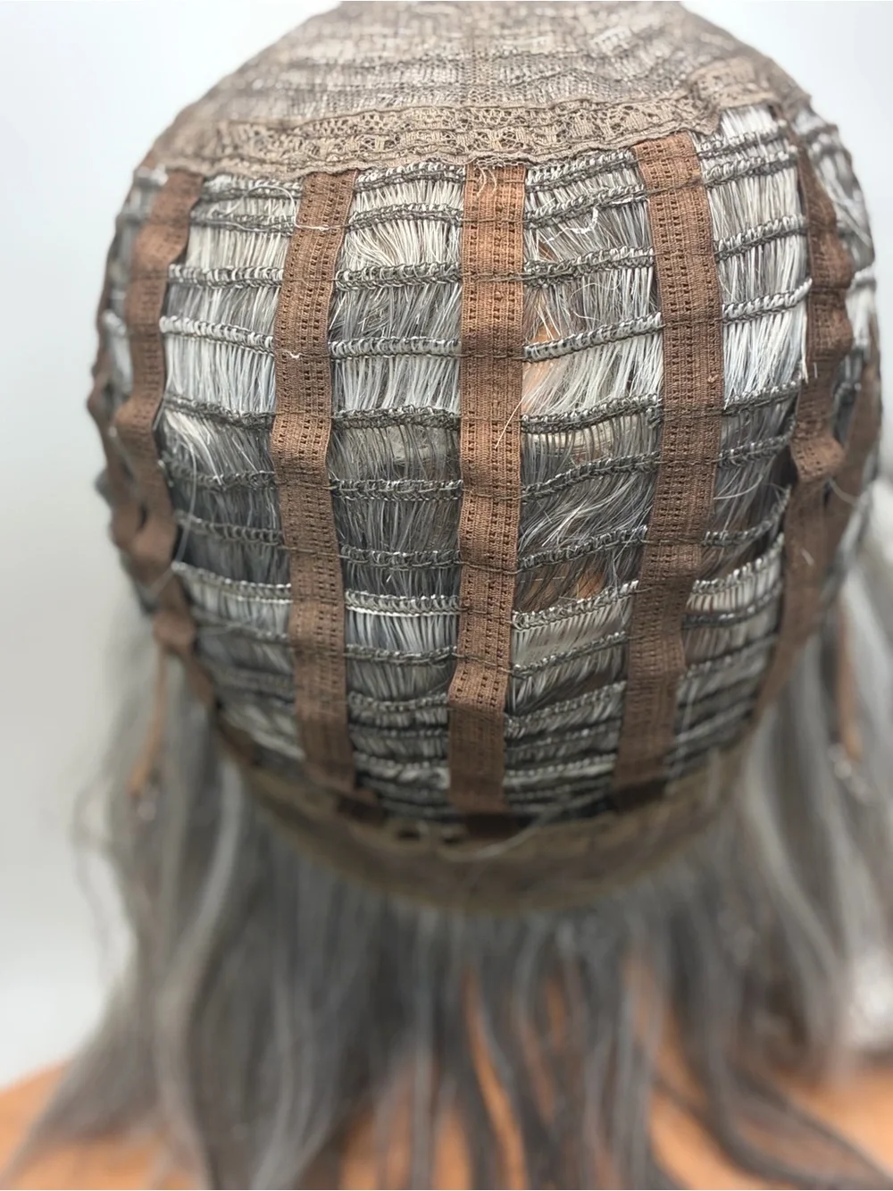 Silver Gray Women's Wavy Mid-Length Wig - Sleek Natural Look. Synthetic 14”